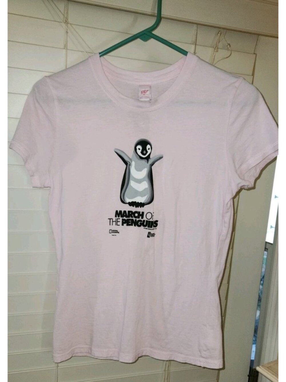2005 March of the Penguins Women’s Medium Pink Tee Warner Bros HYP Tag Vintage